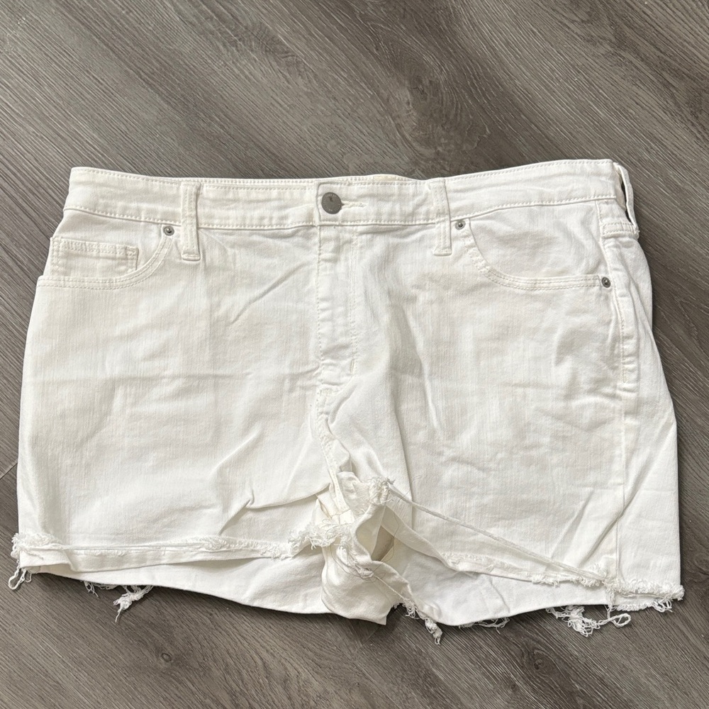 Universal Thread Cream Jean Shorts